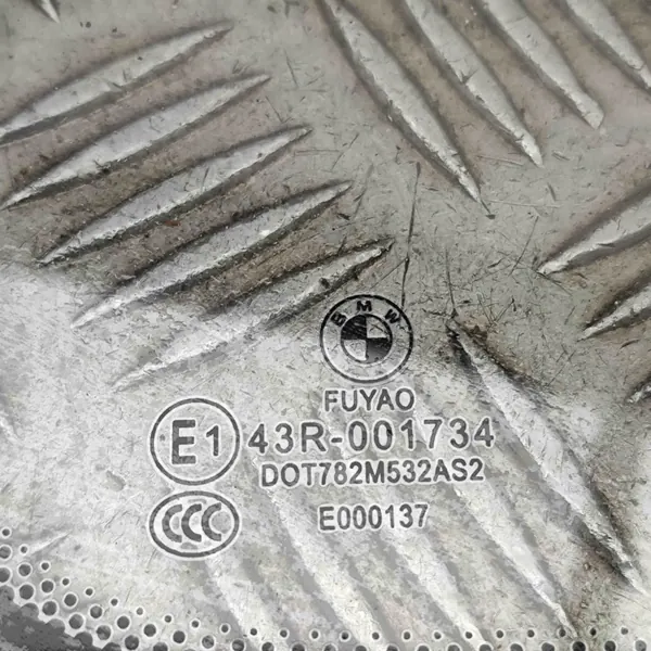 Vitre arrière gauche OEM 7349647 pour BMW X1 F48 image 6