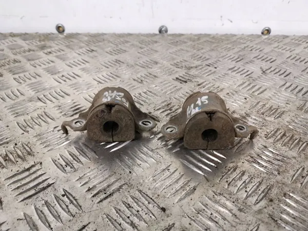 Subaru Rear Stabiliser Bracket OEM FBZ3569 image 2