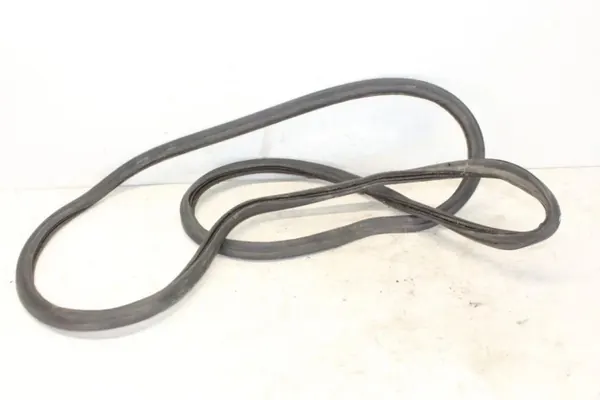 VW tavaratilan tiiviste OEM 1K6827705E - Käytetty image 5