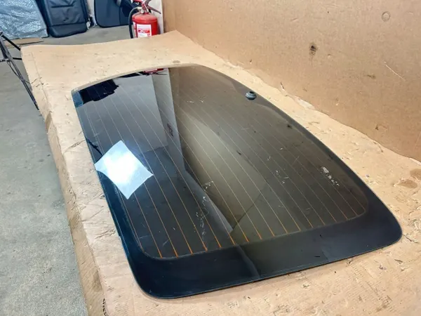 Vidro traseiro Volkswagen Caddy usado OEM 2K0845503F image 6