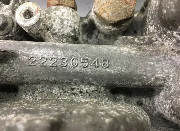 Ölfilterhalter Volvo OEM 21373261 - Gebraucht image 7