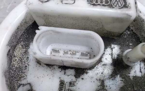 Bomba de combustível Volkswagen Golf IV 228233 image 4