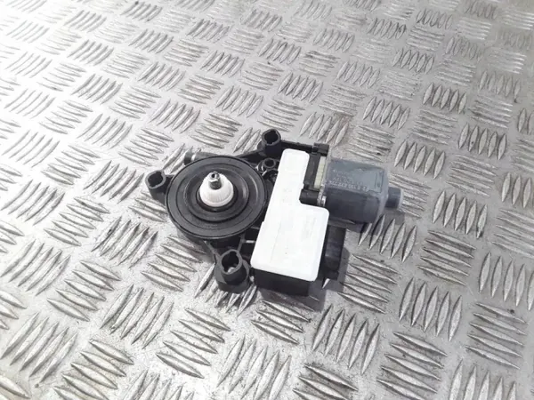 Moteur de vitre avant gauche VW 5Q0959811A image 2