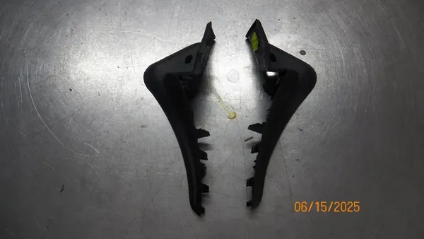 Coin de Pare-brise Gauche Renault Captur II OE 668632084R image 1