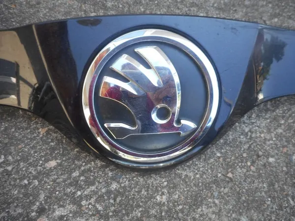 Skoda Fabia II Lift Grill 5J0853633C image 2