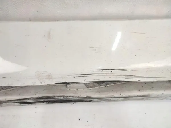 OEM 397905 Faldón derecho para Volvo V40 II image 3