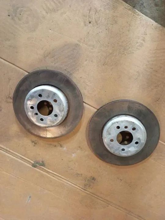 Disco de travão traseiro esquerdo usado OEM 34216775289 BMW 5 GT image 2