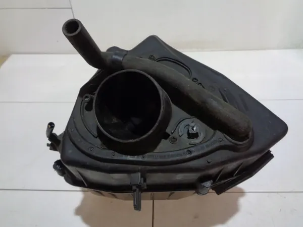 Ilmansuodattimen Kotelo A8 D3 Q7 4.2TDI image 5