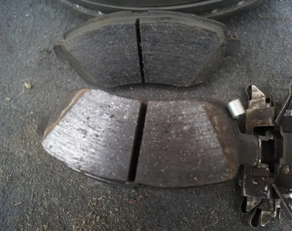 Conjunto de discos e pastilhas dianteiros para Ford Fiesta mk7 image 6