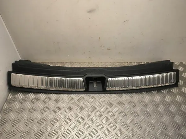 Painel fechadura porta-malas Audi Q5 OEM 8MA864483A image 2