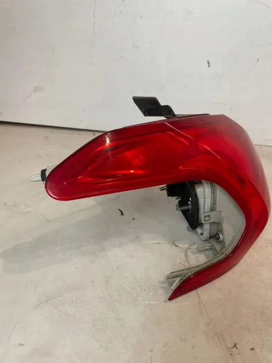 PEUGEOT 2008 13 - 19 Luz Trasera Izquierda image 5