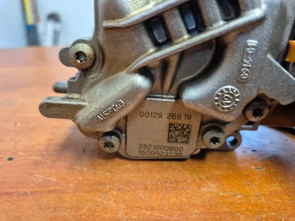Pompe à huile Mercedes OEM 2821800600 pour Classe A W177 image 5