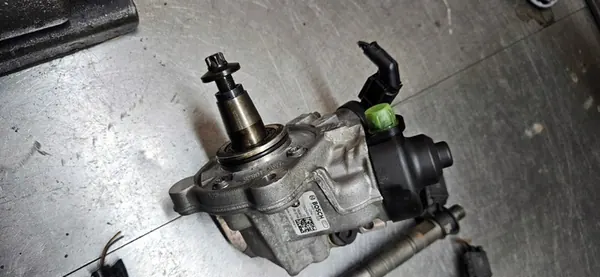 Sistema de combustible completo BMW F10 F11 525D F30 00.061.68N image 2