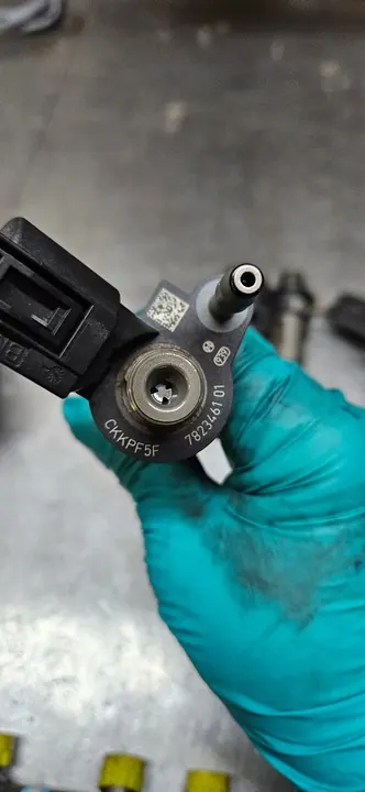 Sistema de combustible completo BMW F10 F11 525D F30 00.061.68N image 7