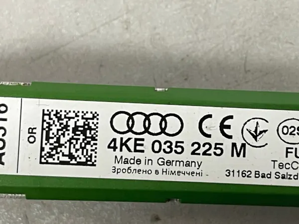 Audi E-Tron antennivahvistin OEM 4KE035225M image 4