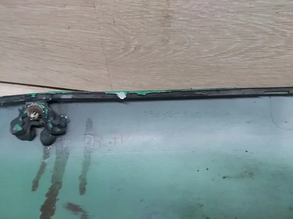 Toyota Yaris Verso stänkskärmskydd vänster bak OEM 75860-52020 image 6