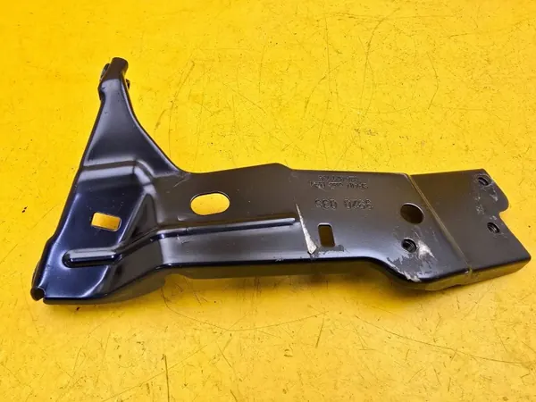Soporte de guardabarros delantero izquierdo OEM 82A821135 Audi A1 image 2