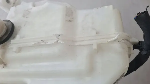 Réservoir de liquide de lave-glace VW Audi 2Q0955453G image 3