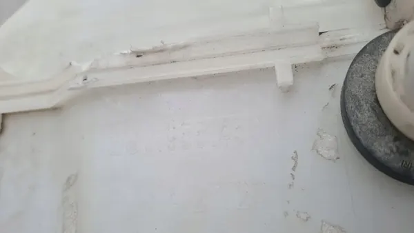 Réservoir de liquide de lave-glace VW Audi 2Q0955453G image 7