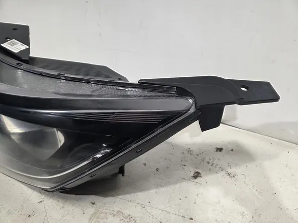 LÁMPARA DELANTERA IZQUIERDA HYUNDAI I20 III image 8