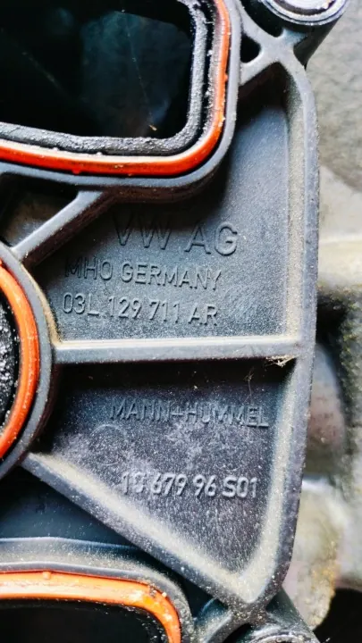 OEM PRZEPUSTNICAKOLEKTOR Colector de Admisión VW Passat image 4