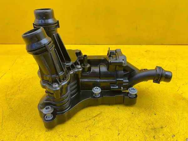 Carcasa de termostato VW Audi 2.0 TDI 05L121111Q image 2