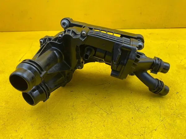 Carcasa de termostato VW Audi 2.0 TDI 05L121111Q image 5