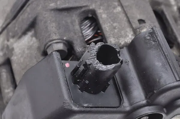 TOYOTA YARIS III 1.3 VVTi Generaattori 27060-0Y120 image 6