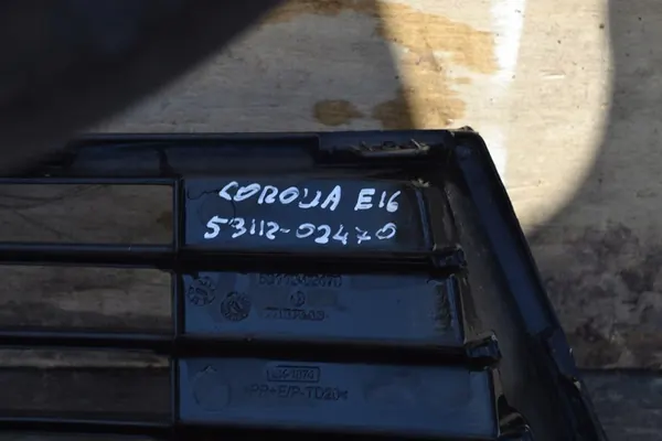 Griglia paraurti anteriore TOYOTA COROLLA E16 image 3