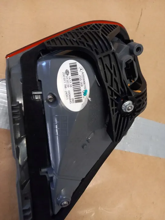 Linker Achterkleplamp Mercedes C-Klasse W205 Coupe A2059066700 image 2