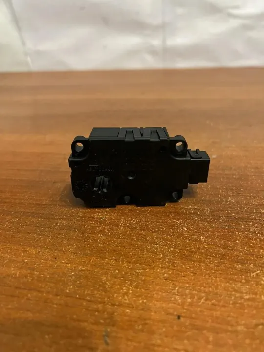 Begagnad Audi OE fläktmotor D2158 för 2005 bensin image 3