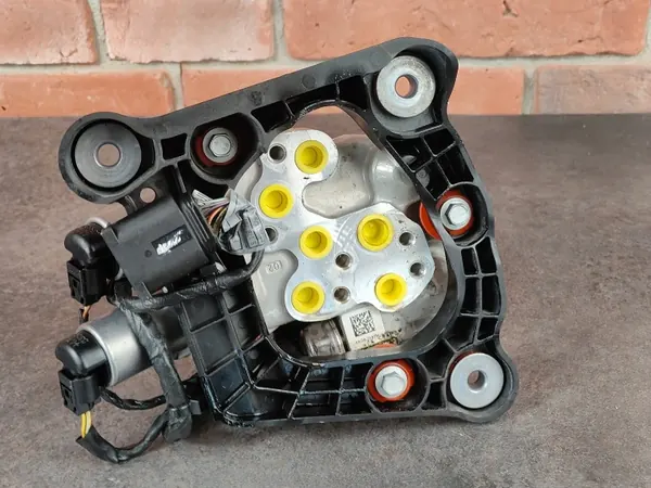 Bloque de válvulas BMW OE 6775258 - Dynamic Drive image 6