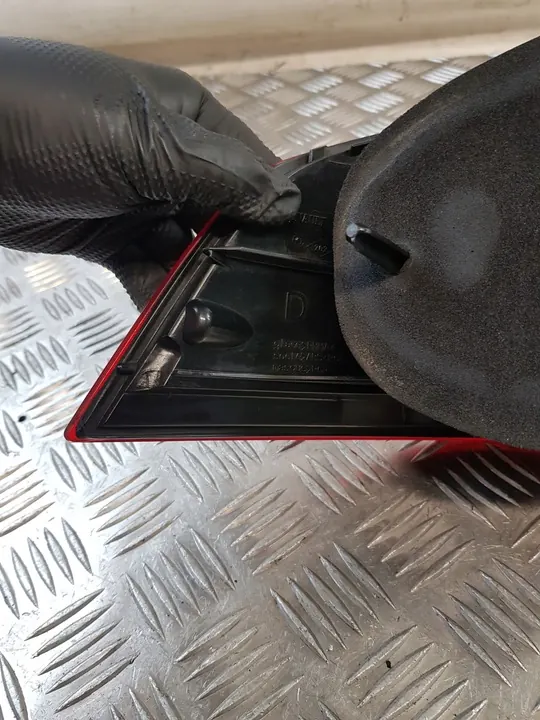 Luz Trasera Derecha en Guardabarros Renault Laguna II Lift 8200262668 image 10