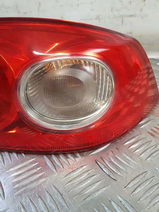 Luz Trasera Derecha en Guardabarros Renault Laguna II Lift 8200262668 image 4