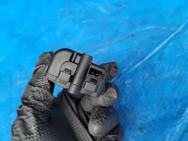 OPEL Vectra C Signum Bränsletankslucka Ställdon GM 24438209 image 3