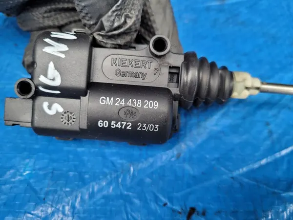 OPEL Vectra C Signum Bränsletankslucka Ställdon GM 24438209 image 4