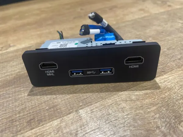 Land Rover USB-Anschluss OEM GJ3219E130AD - Gebraucht image 2