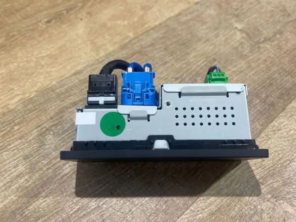 Land Rover USB-Anschluss OEM GJ3219E130AD - Gebraucht image 4