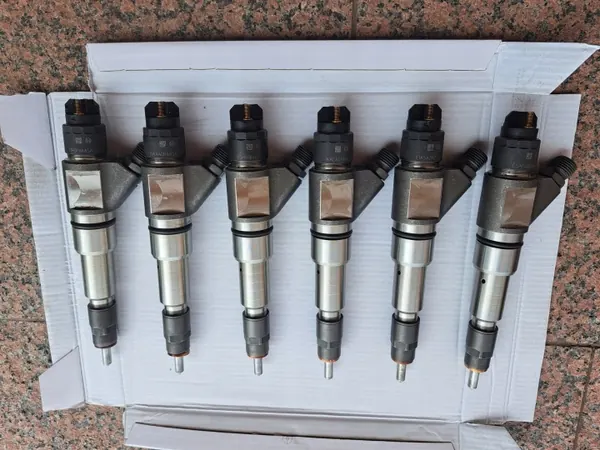 Jeu d'injecteurs Iveco Stralis OEM 5801906153 - Occasion image 2