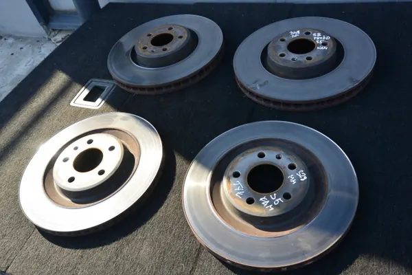 Jeu de disques de frein OEM 349mm avant 330mm arrière Audi image 2