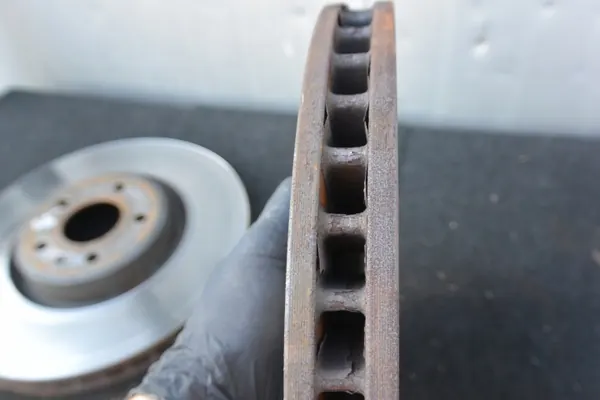 Jeu de disques de frein OEM 349mm avant 330mm arrière Audi image 6