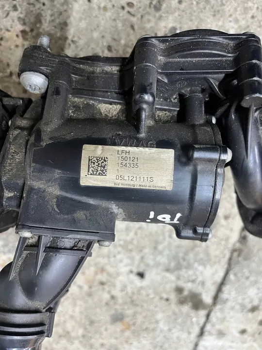 Carcasa de termostato VW 2.0 TDI 05L121111S image 3