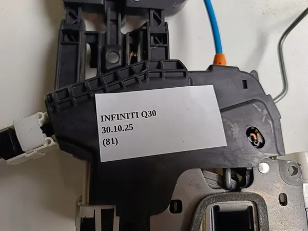 Suporte de maçaneta dianteira direita Infiniti Q30 QX30 OEM image 6