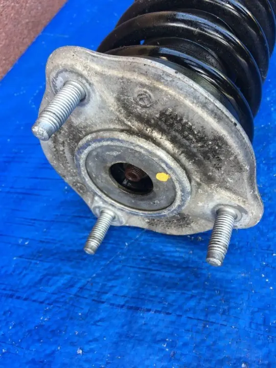Mercedes W213 Voorste Schokdemper OEM A2133202013 - Gebruikt image 5