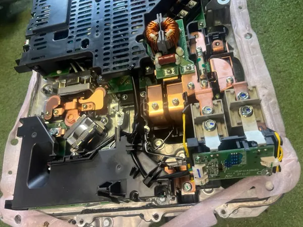 OEM 261074 Inversor para Nissan Leaf ZE0 EM57 image 6
