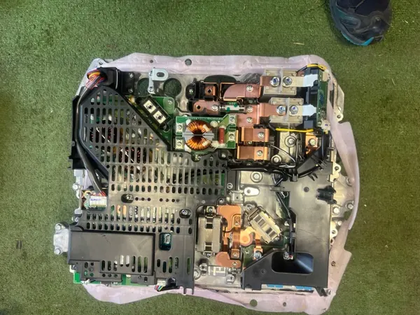 OEM 261074 Inversor para Nissan Leaf ZE0 EM57 image 8