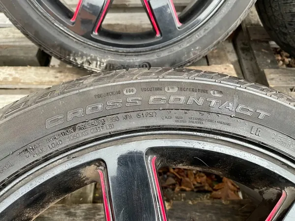 O2 Cadillac Escalade IV 2014 - Continental 285 40 22 image 8