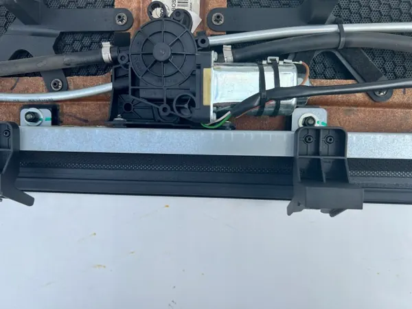 Audi A8 4H D4 Elektrische Rollo OEM 8E9863553 image 7