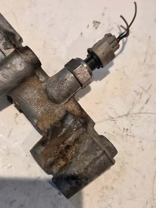 AVENSIS T25 Rampe de carburant + Capteur 2.0 VVTI 147CV 89458-22010 image 2