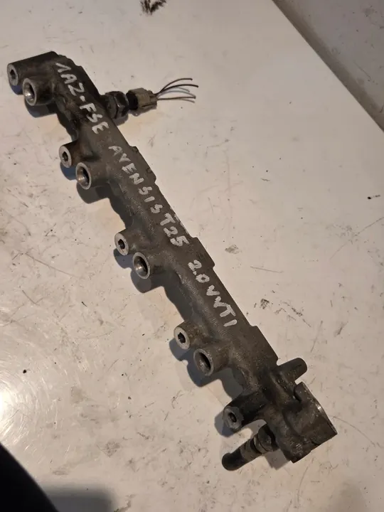 AVENSIS T25 Rampe de carburant + Capteur 2.0 VVTI 147CV 89458-22010 image 4